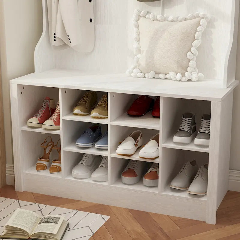 Meuble d'entrée classique avec banc, patères et rangement à chaussures
