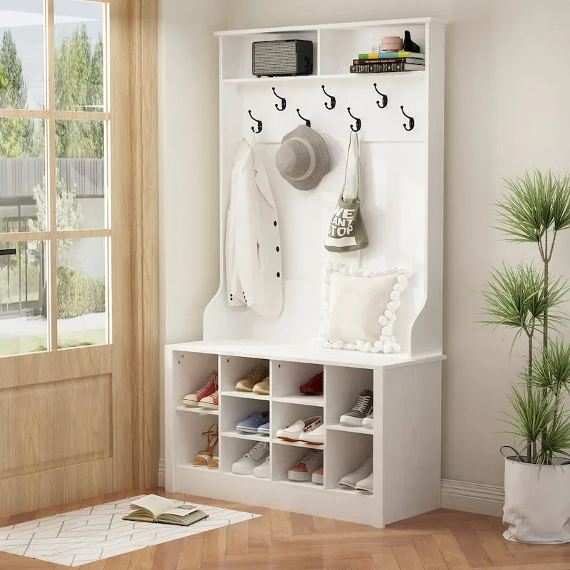 Meuble d'entrée classique avec banc, patères et rangement à chaussures