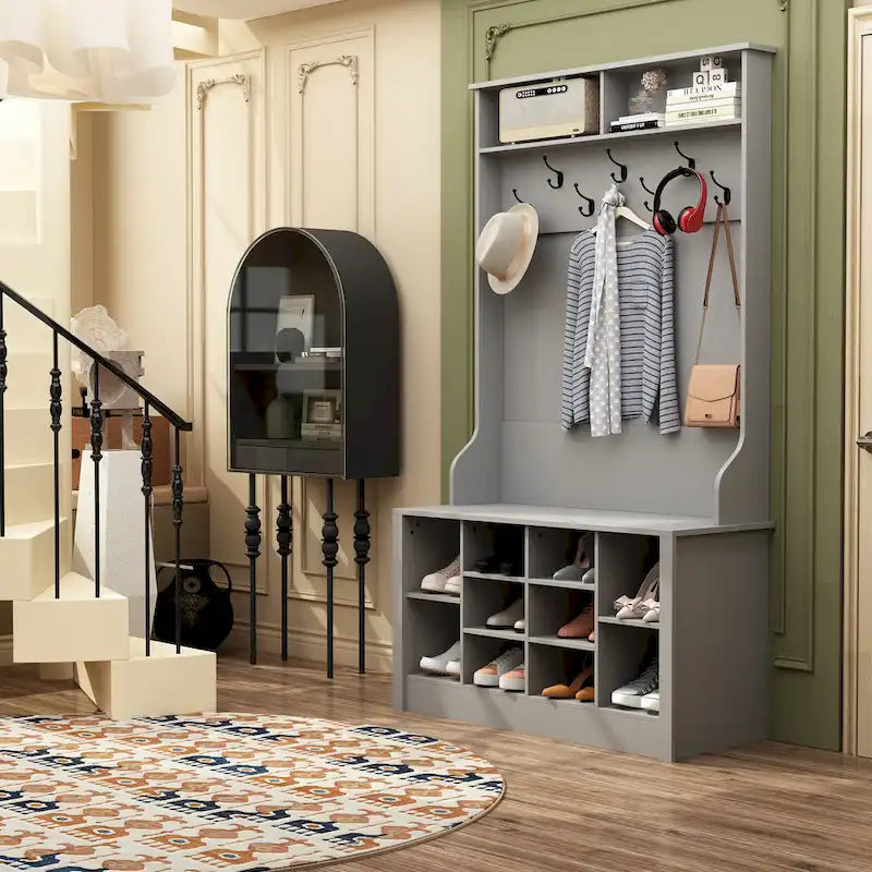 Meuble d'entrée classique avec banc, patères et rangement à chaussures