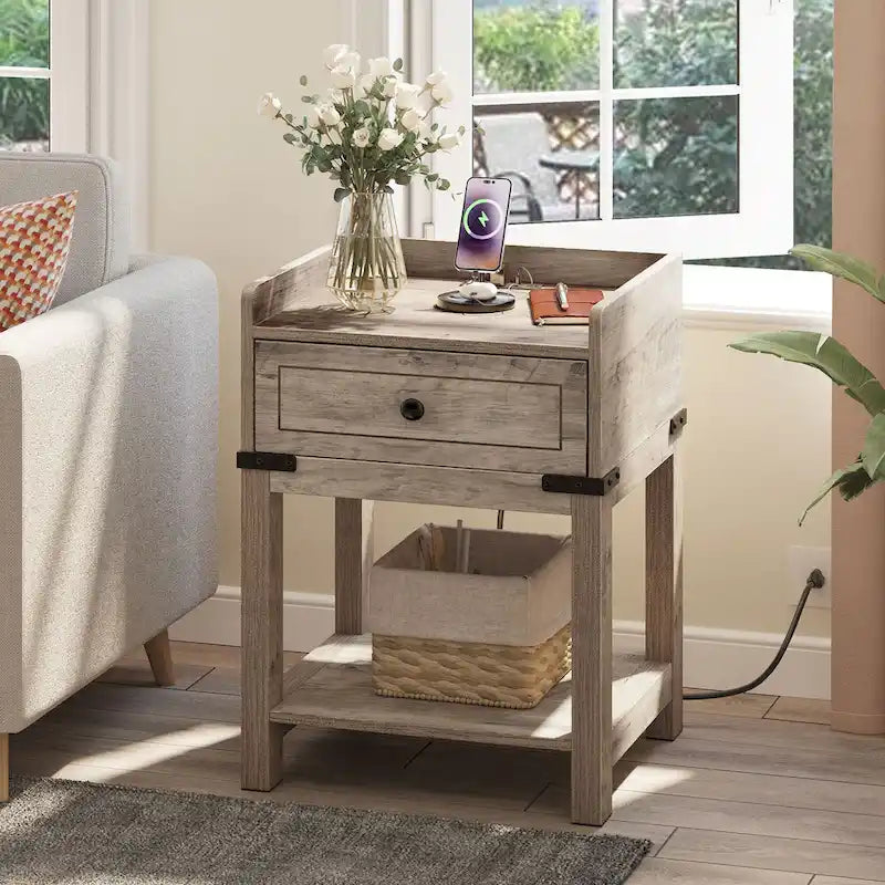 Table de chevet gris rustique avec tiroir, étagère et station de charge