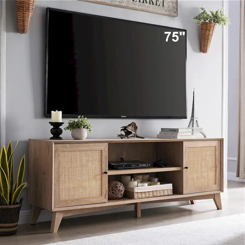 Meuble TV en rotin style Mid-Century avec portes et rangement ouvert