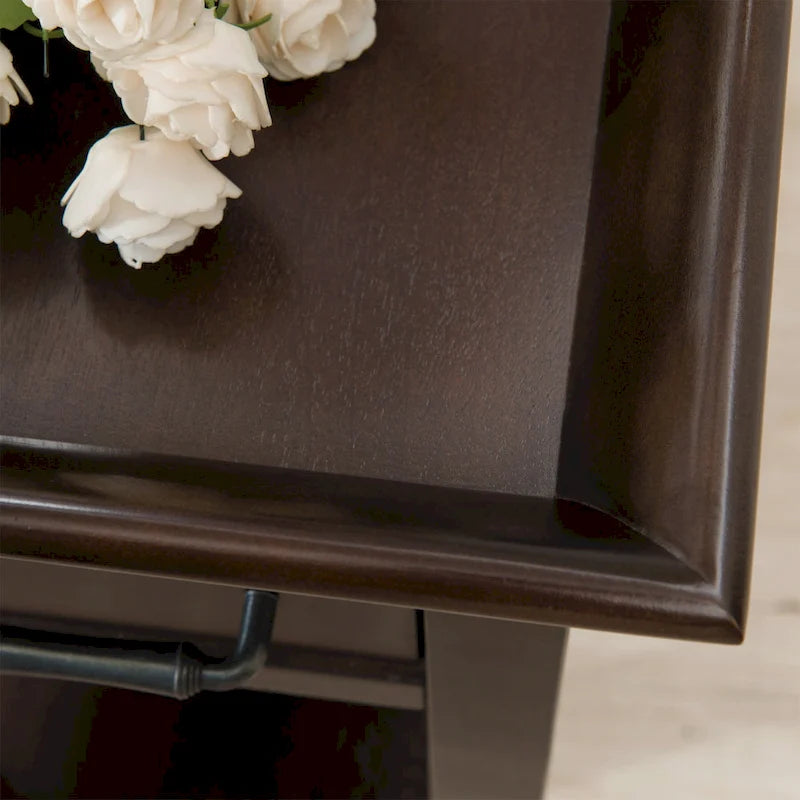 Table d'appoint traditionnelle en bois avec tiroir, étagère et bords évasés