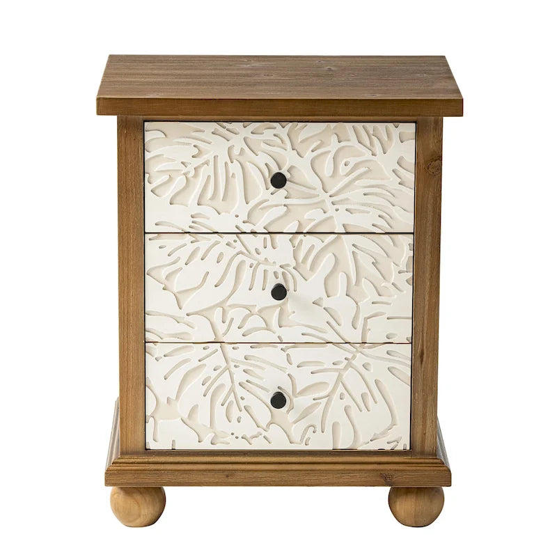 Table de chevet rustique crème et marron à trois tiroirs avec détails de feuilles sculptées