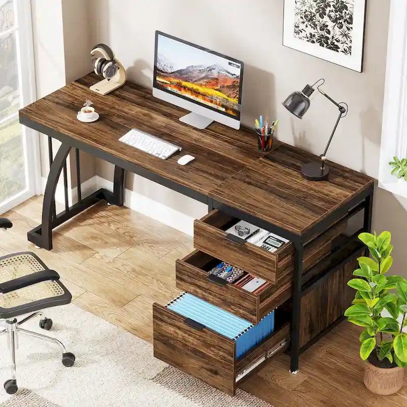 Bureau d'ordinateur industriel en bois avec trois tiroirs et structure en métal