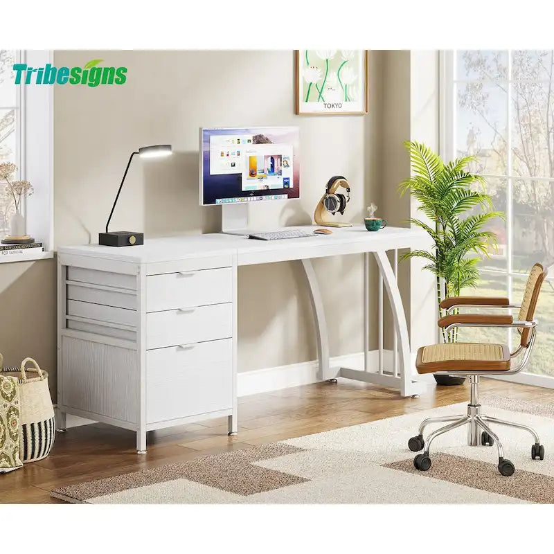 Bureau d'ordinateur industriel en bois avec trois tiroirs et structure en métal